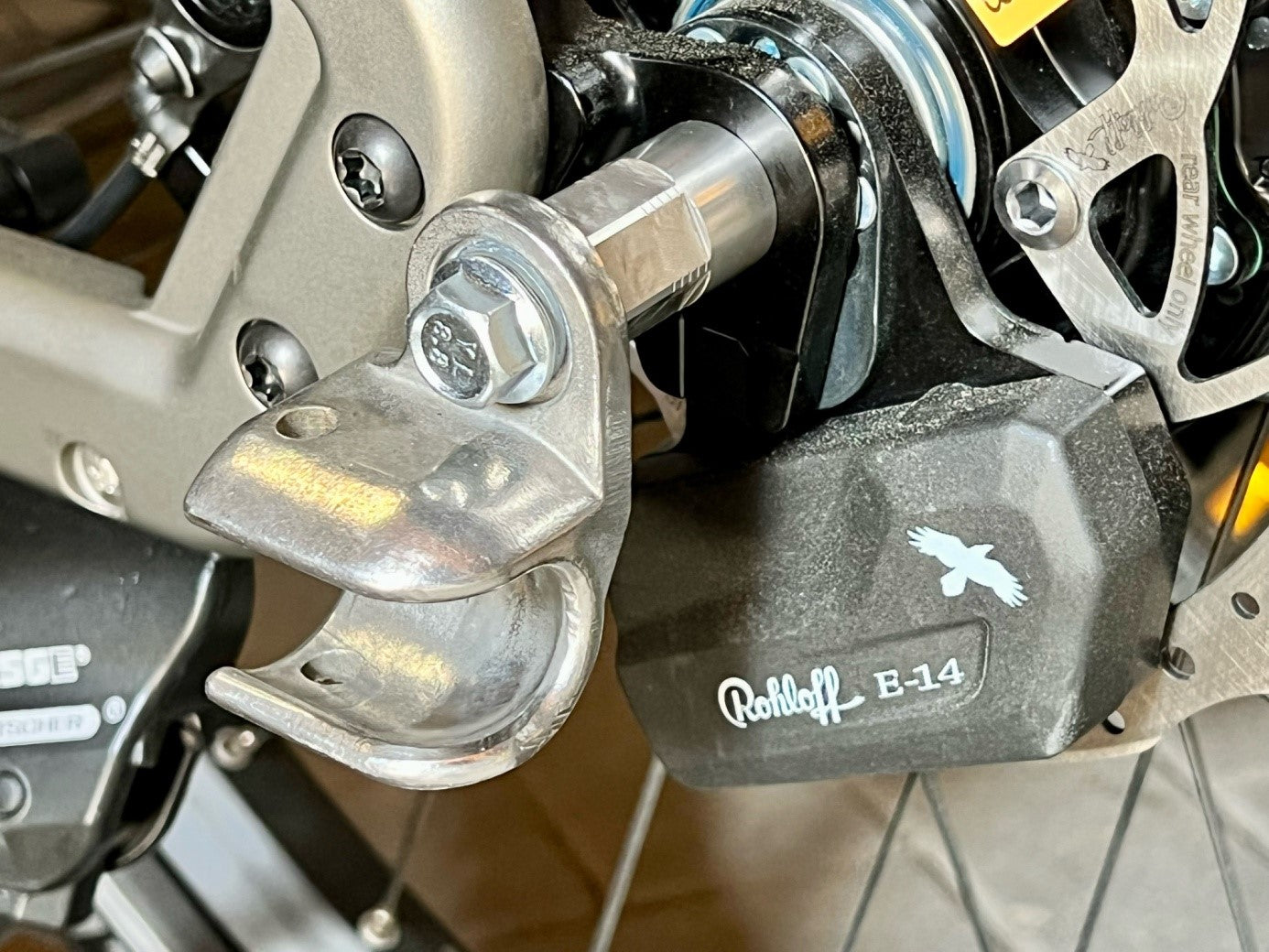 Quick-release axle with universal adapter | clamping length 143mm - 153mm